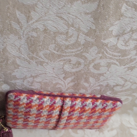 COACH HOUNDSTOOTH WRISTLET NWOT ROSETTE BROOCH